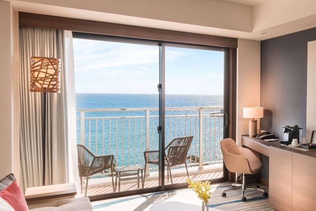 KING ONE BEDROOM SUITE OCEAN VIEW W/ BALCONY