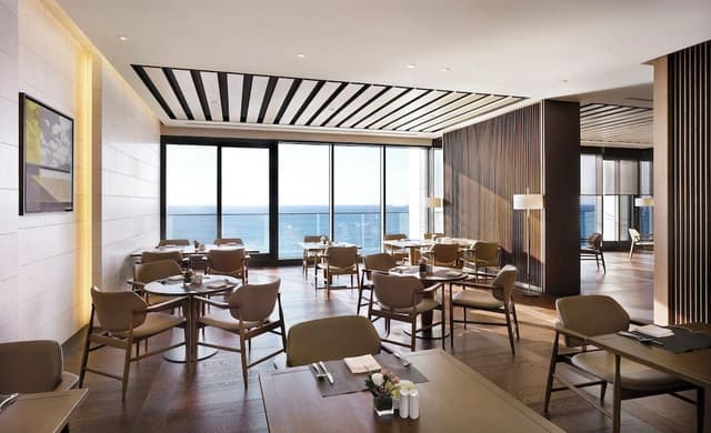 One Bedroom King Suite With Ocean View (Lounge access included)
