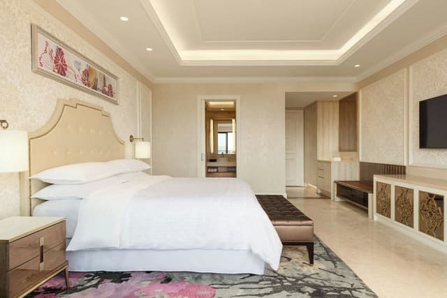 Room, 1 King Bed, Non Smoking, Pool View