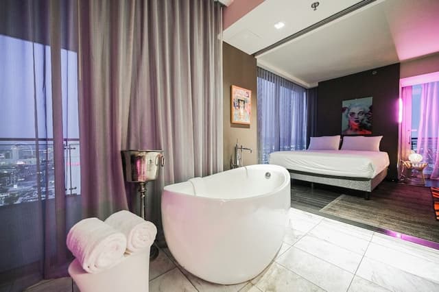 Upgraded One Bedroom - Strip View & Balcony