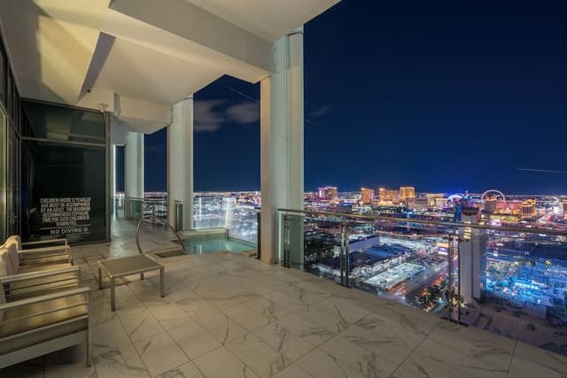 Playboy VIP Penthouse | Jacuzzi on Balcony!