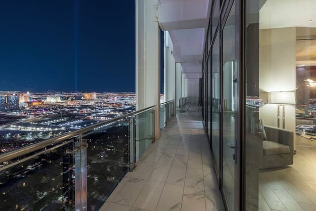 Playboy VIP Penthouse | Jacuzzi on Balcony!