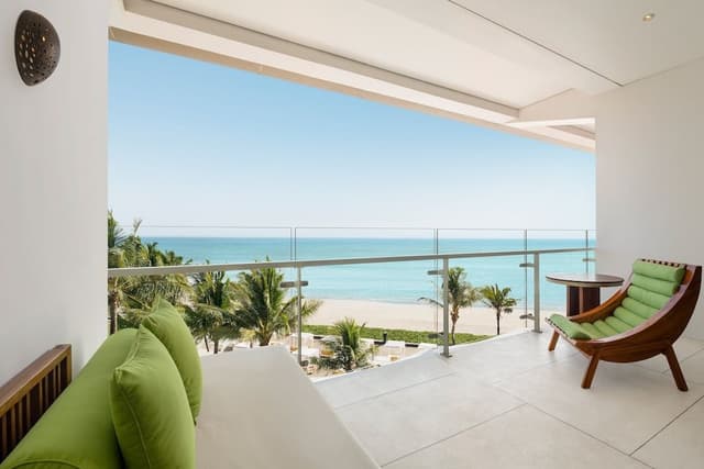 Superior Garden View, 1 King, Balcony