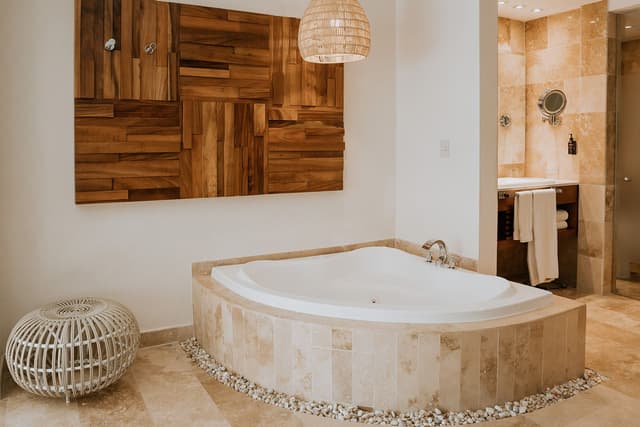 Deluxe Master Suite