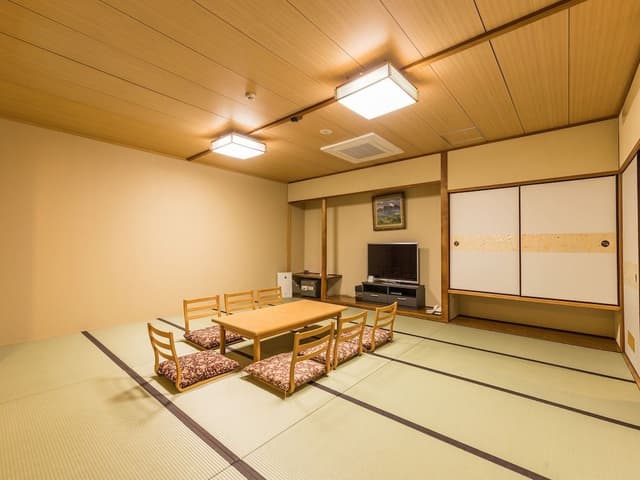 Japanese Room With Shared Washroom- Family