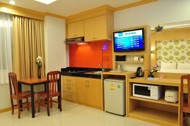 Deluxe Room, 1 King Bed, Kitchenette