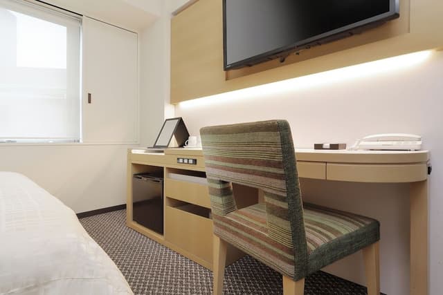 Double Room, Smoking