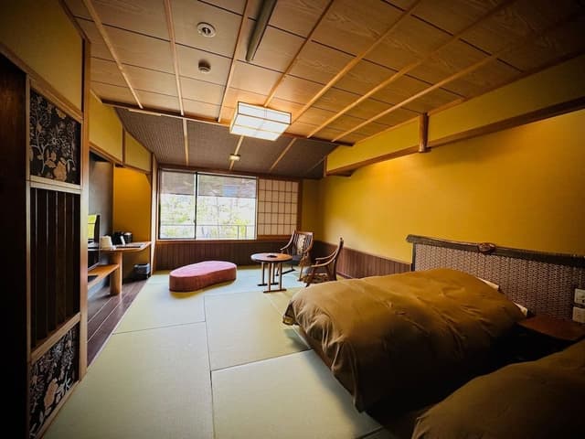Design Quadruple Room, Non Smoking, Garden View (with toilet/sink/bath, east building)