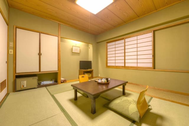 Mountain View Japanese Style Room