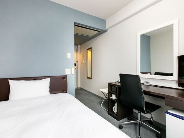 Single Room, Smoking