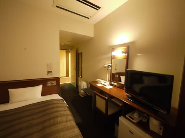 Single Room, Smoking