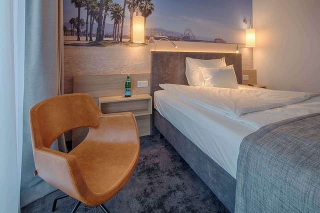 Standard Room, 1 Queen Bed