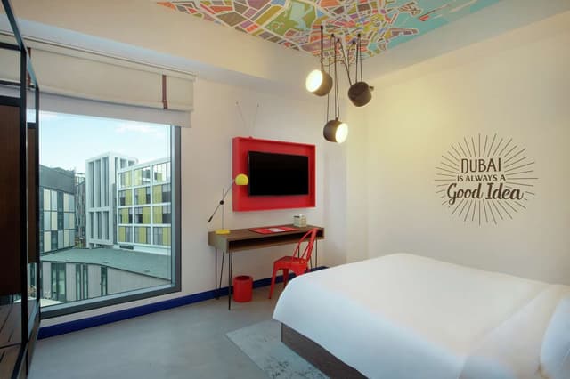 QUEEN ROOM