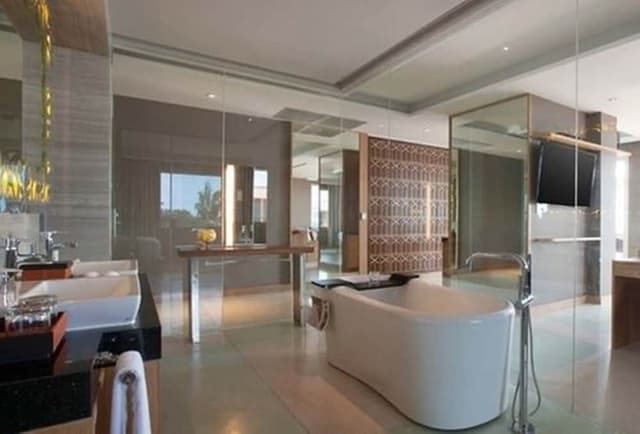 Oceanfront Rooftop Suite