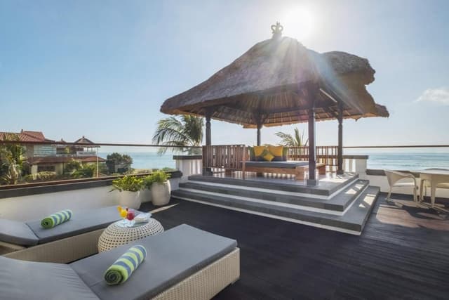 Oceanfront Rooftop Suite