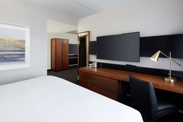 1 KING STUDIO SUITE WITH FRIDGE