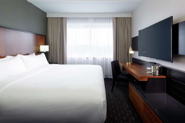 1 KING BED