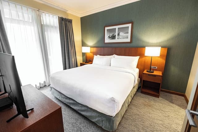 Premium Suite, 2 Bedrooms (Den)