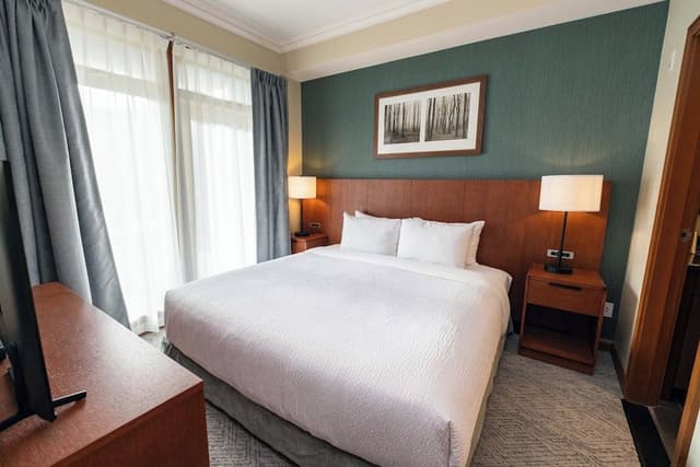 Premium Suite, 1 Bedroom (Den)