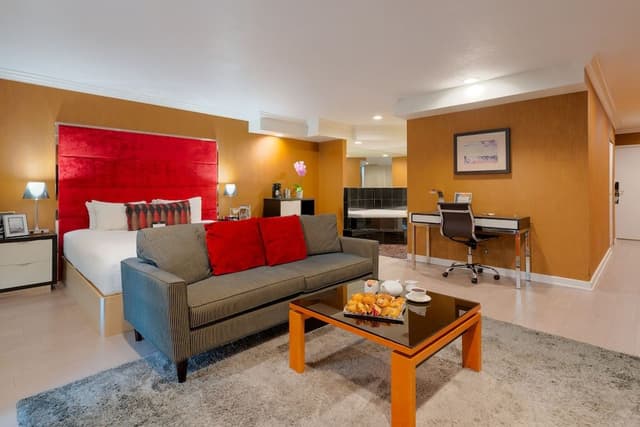 Honeymoon Suite