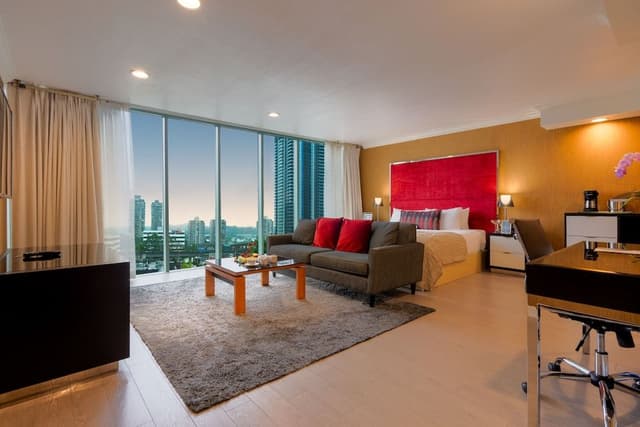 Honeymoon Suite