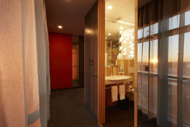 Room, 1 King Bed, Corner