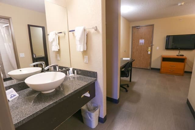 Family Suite, 2 Queen Beds, Non Smoking