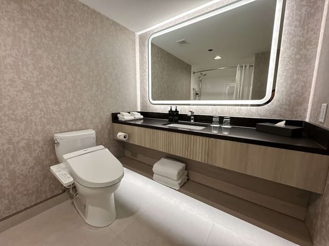 Premium Room, 1 Queen Bed (Coast Premium Queen)