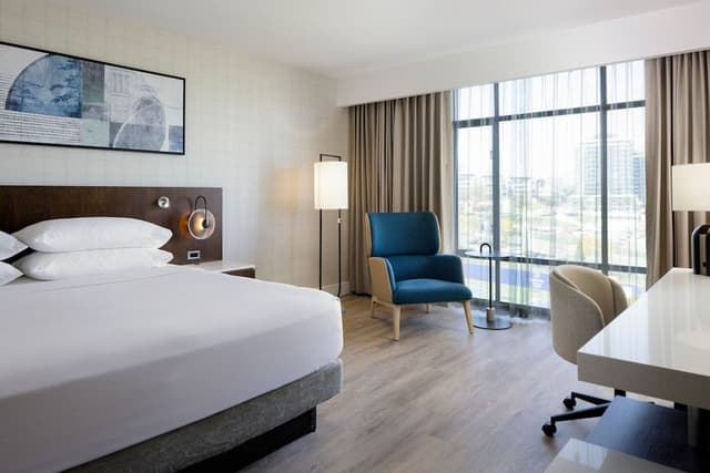 Club Room, 1 King Bed