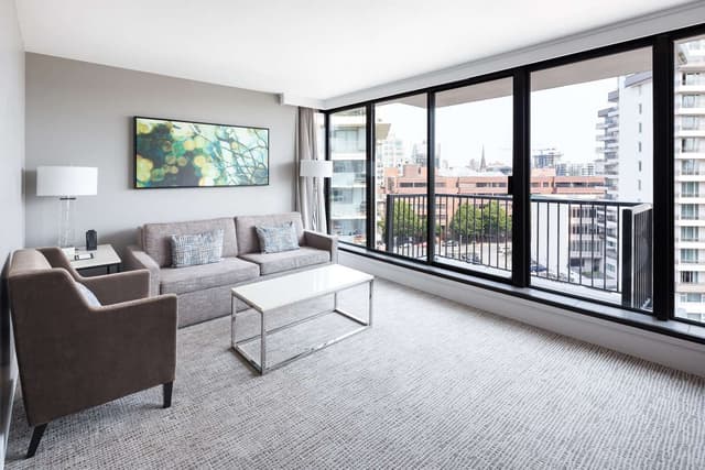 1 KING DELUXE 1 BEDROOM SUITE - CITY VIEW