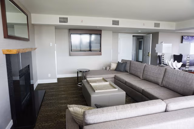 1 KING PENTHOUSE SUITE- PANORAMIC WATER VIEWS