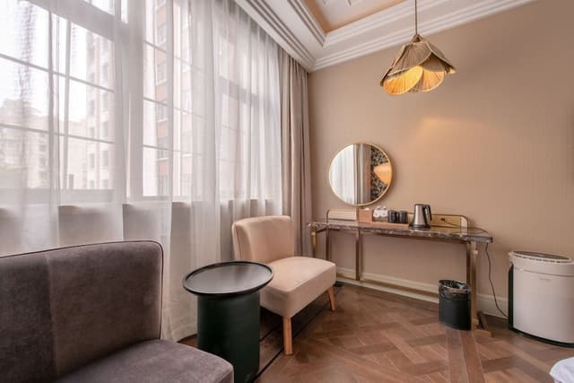 Classic Queen Room