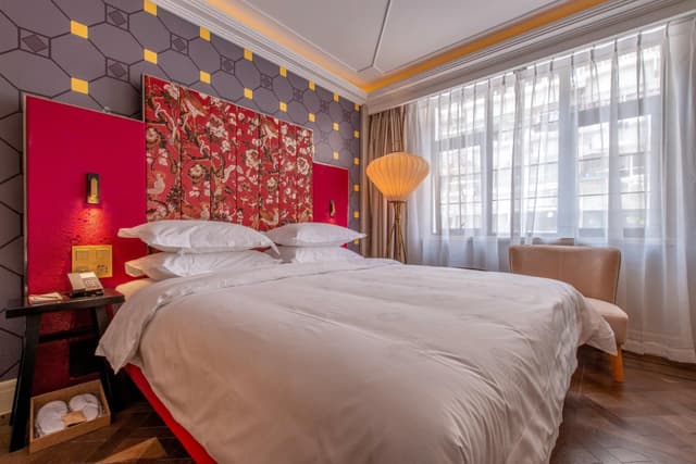 Deluxe Queen Room