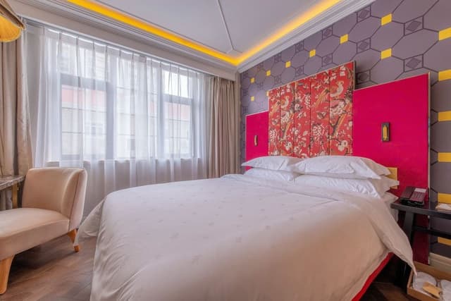 Deluxe Queen Room