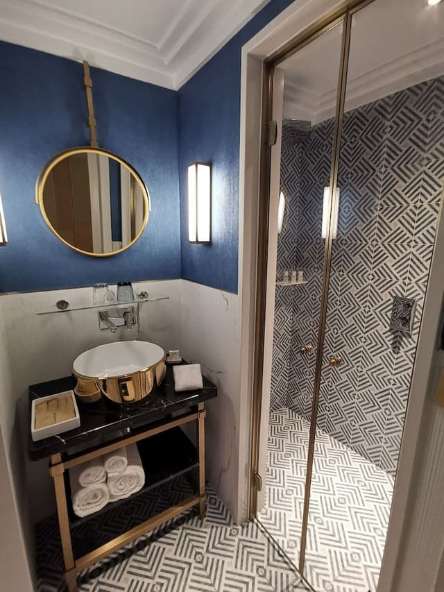 Classic Queen Room