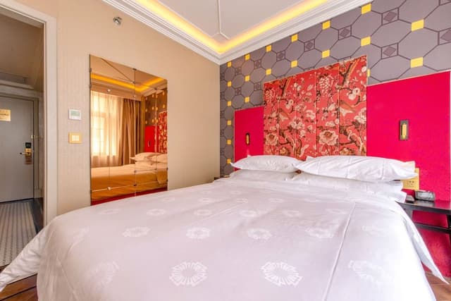 Deluxe Queen Room
