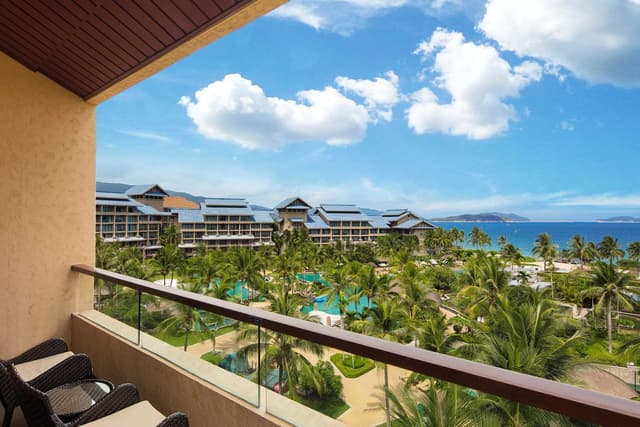 KING DELUXE OCEAN VIEW ROOM