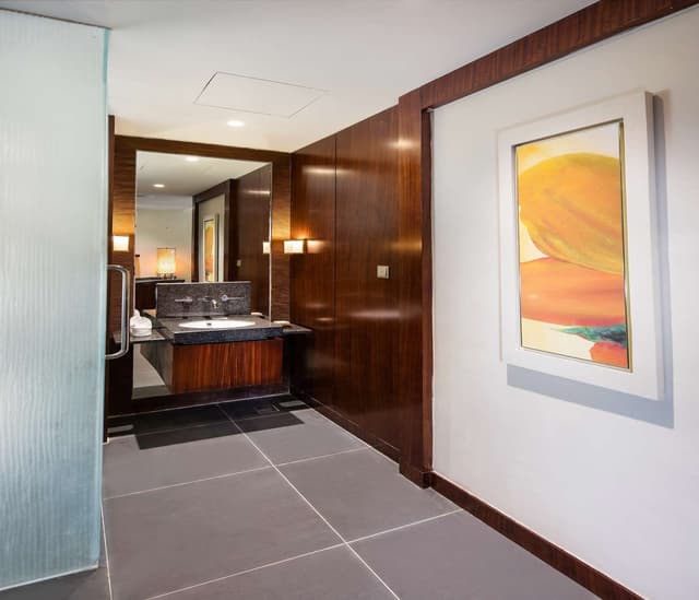 KING DOUBLE BALCONY DELUXE OCEAN VIEW SUITE