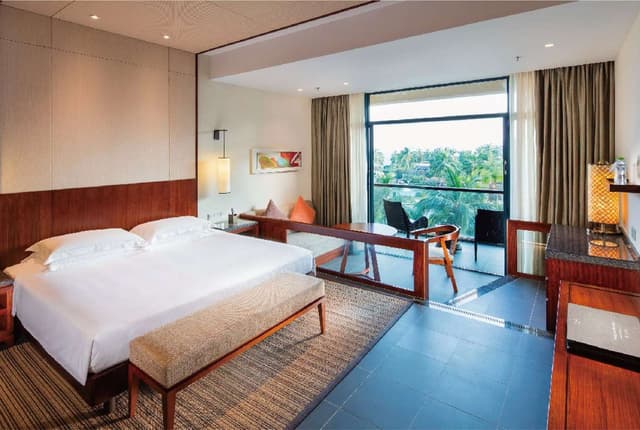 KING DELUXE OCEAN VIEW ROOM