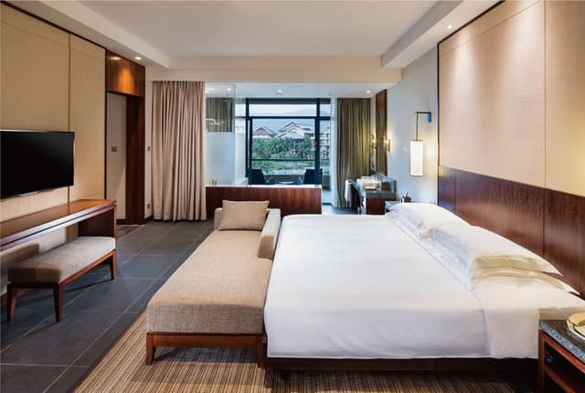 KING DOUBLE BALCONY DELUXE OCEAN VIEW SUITE