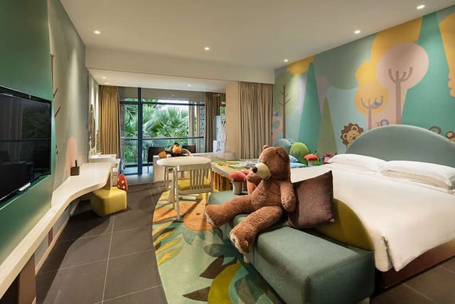 CARTOON THEME FAMILY ROOM