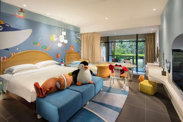 CARTOON THEME FAMILY ROOM