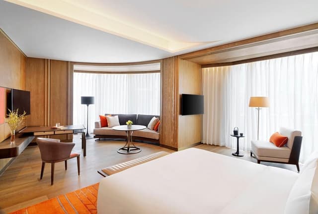 Grand Club Deluxe King Room