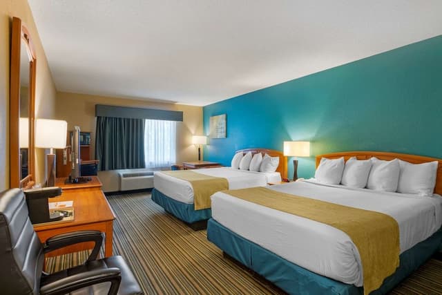 Standard Room, 2 Queen Beds, Accessible, Bathtub