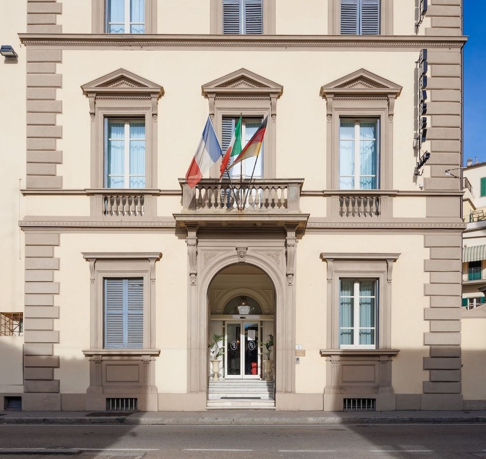 Hotel Embassy2