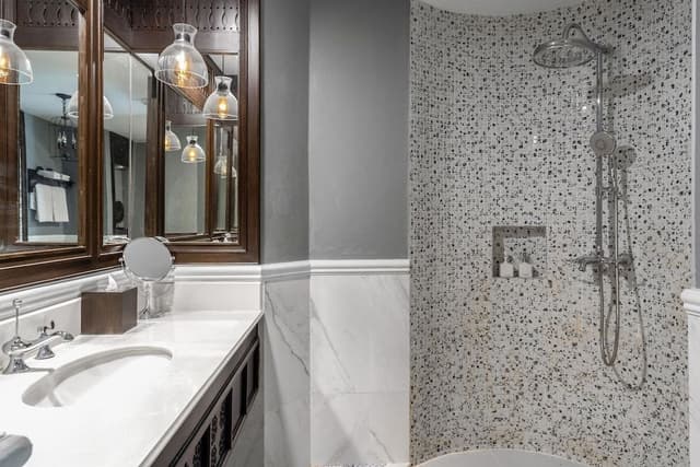 Executive Jacuzzi Suite