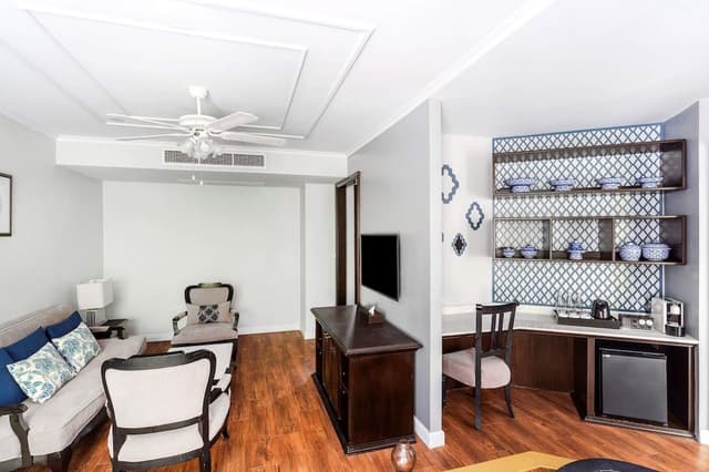Executive Jacuzzi Suite