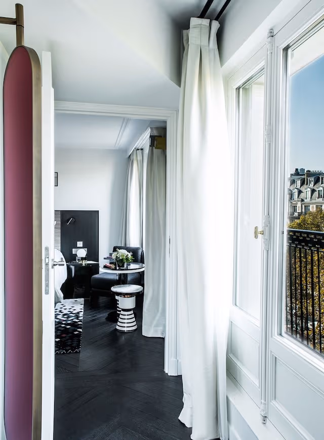 Deluxe Room Eiffel Tower View