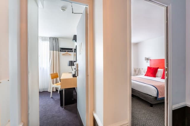 Connecting rooms, 2 bedrooms, Includes soft minibar, courtesy tray, Chromecast, Digital press