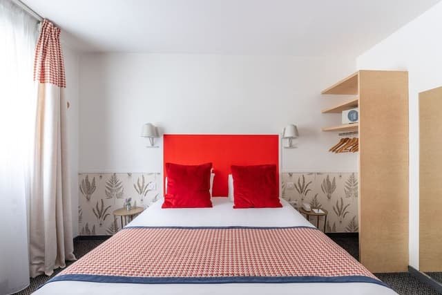 Connecting rooms, 2 bedrooms, Includes soft minibar, courtesy tray, Chromecast, Digital press